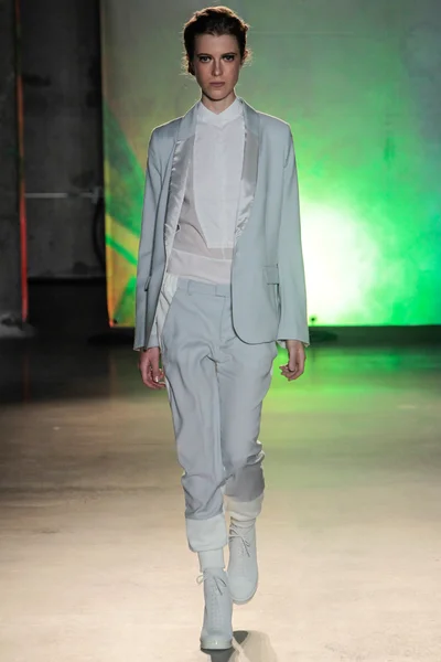 Look 25